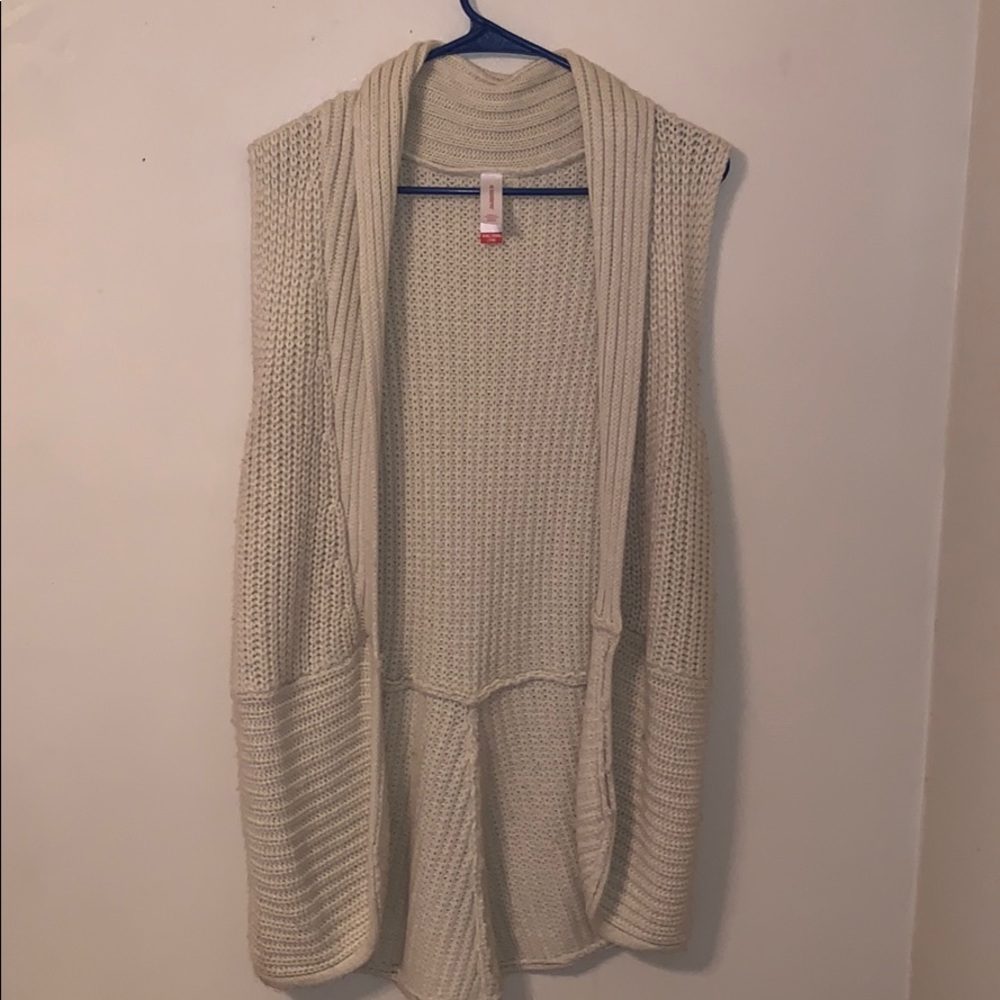 Sweater vest